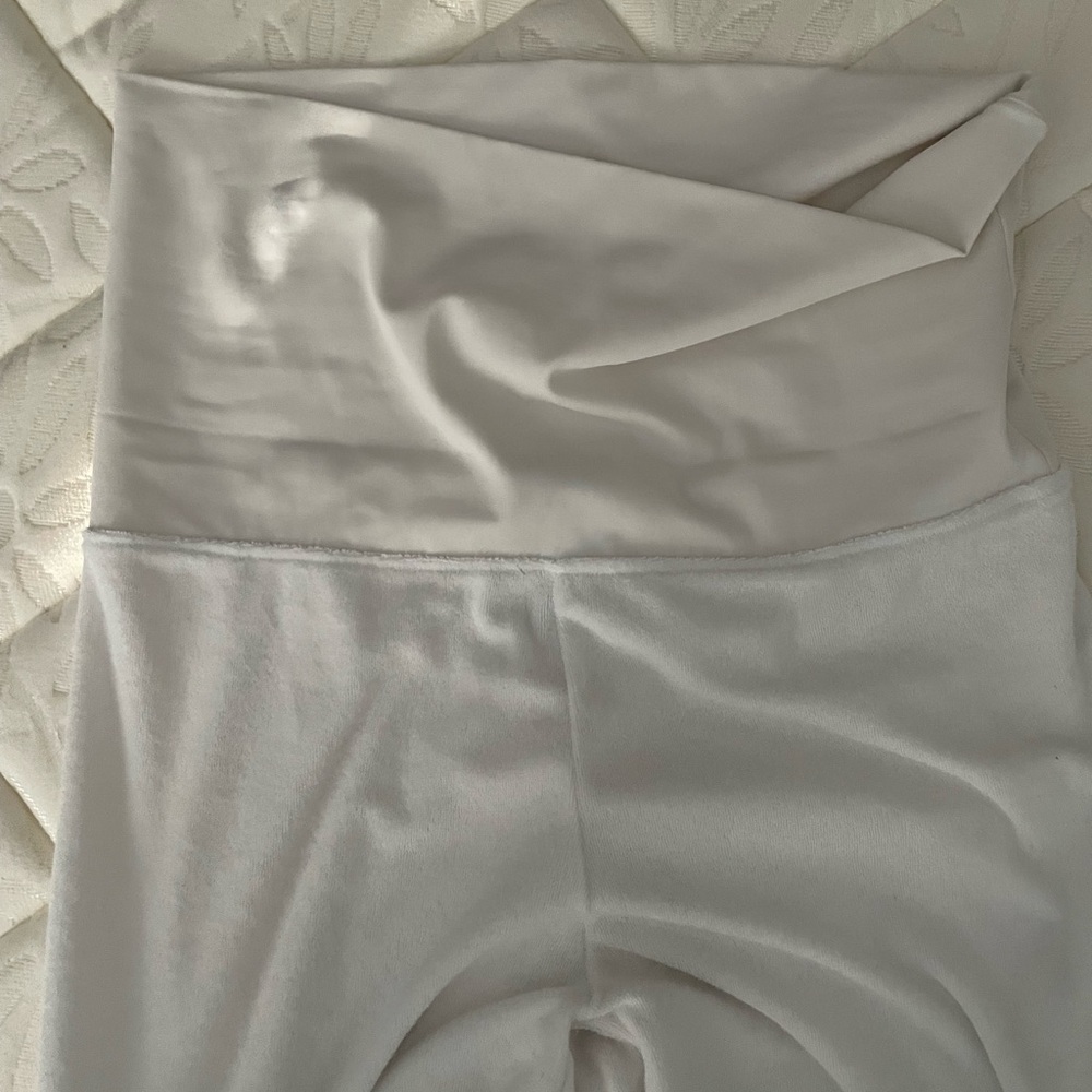 Ralph Lauren White fold over Terry cloth capris - Picture 5 of 6
